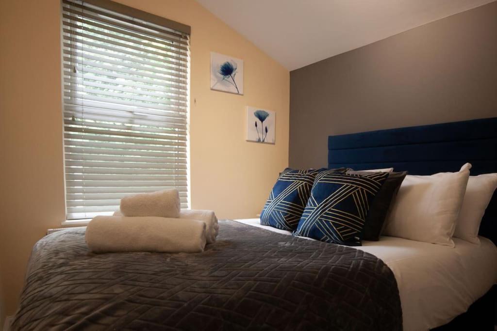 Modern Stylish 2 Bedroom In East Apartment London