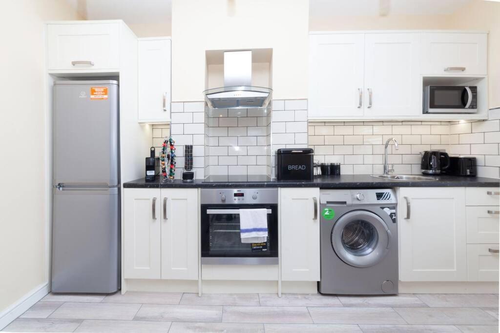 Modern Stylish 2 Bedroom In East London