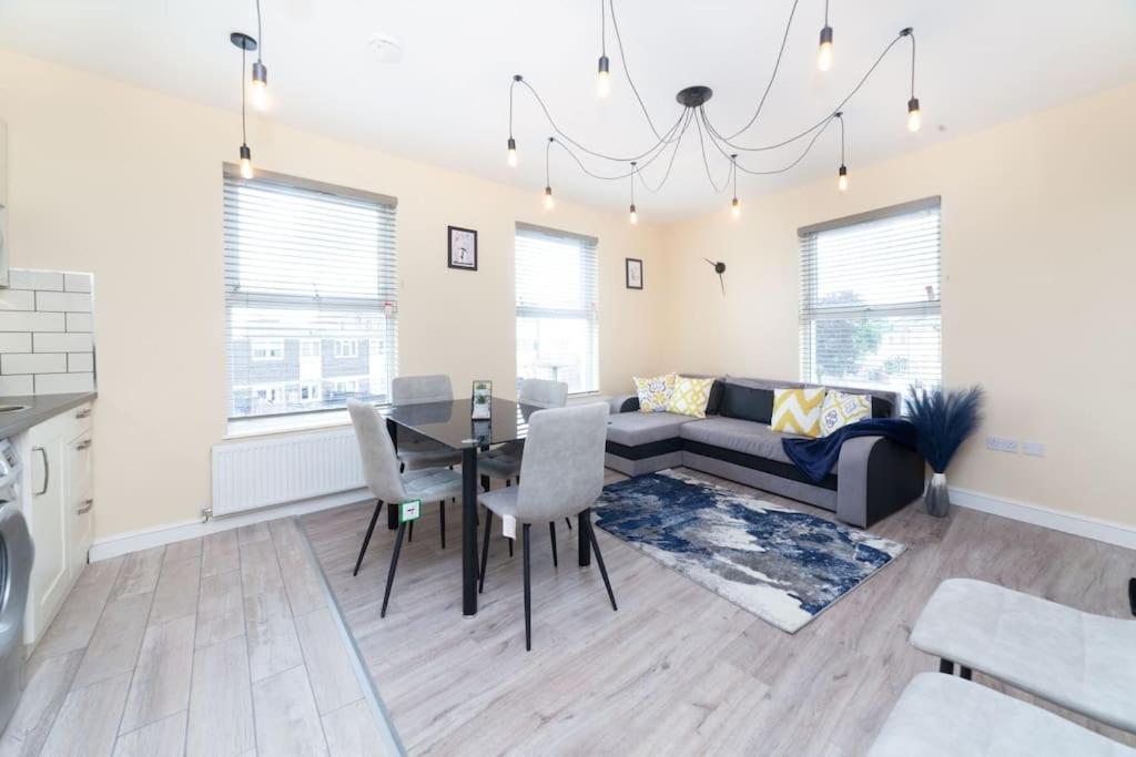 Modern Stylish 2 Bedroom In East * Londra